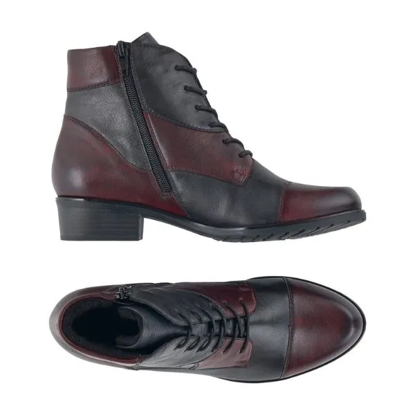 D6882 Lace-Up Ankle Boot