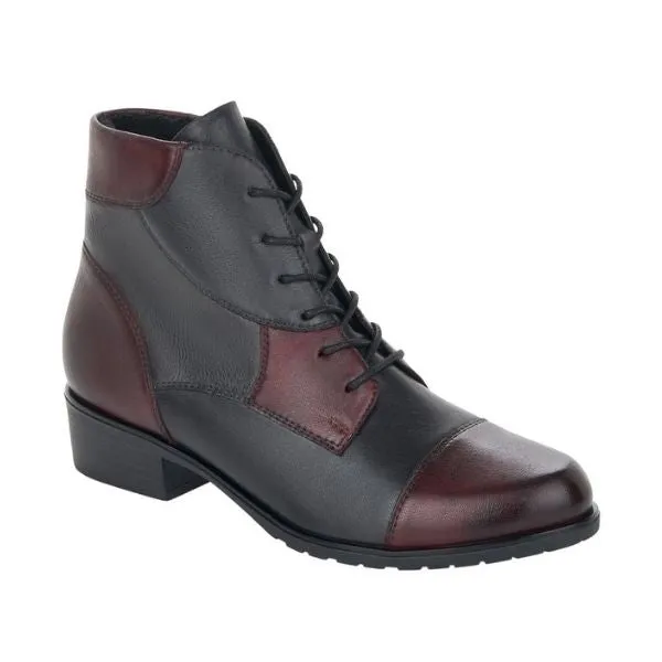 D6882 Lace-Up Ankle Boot