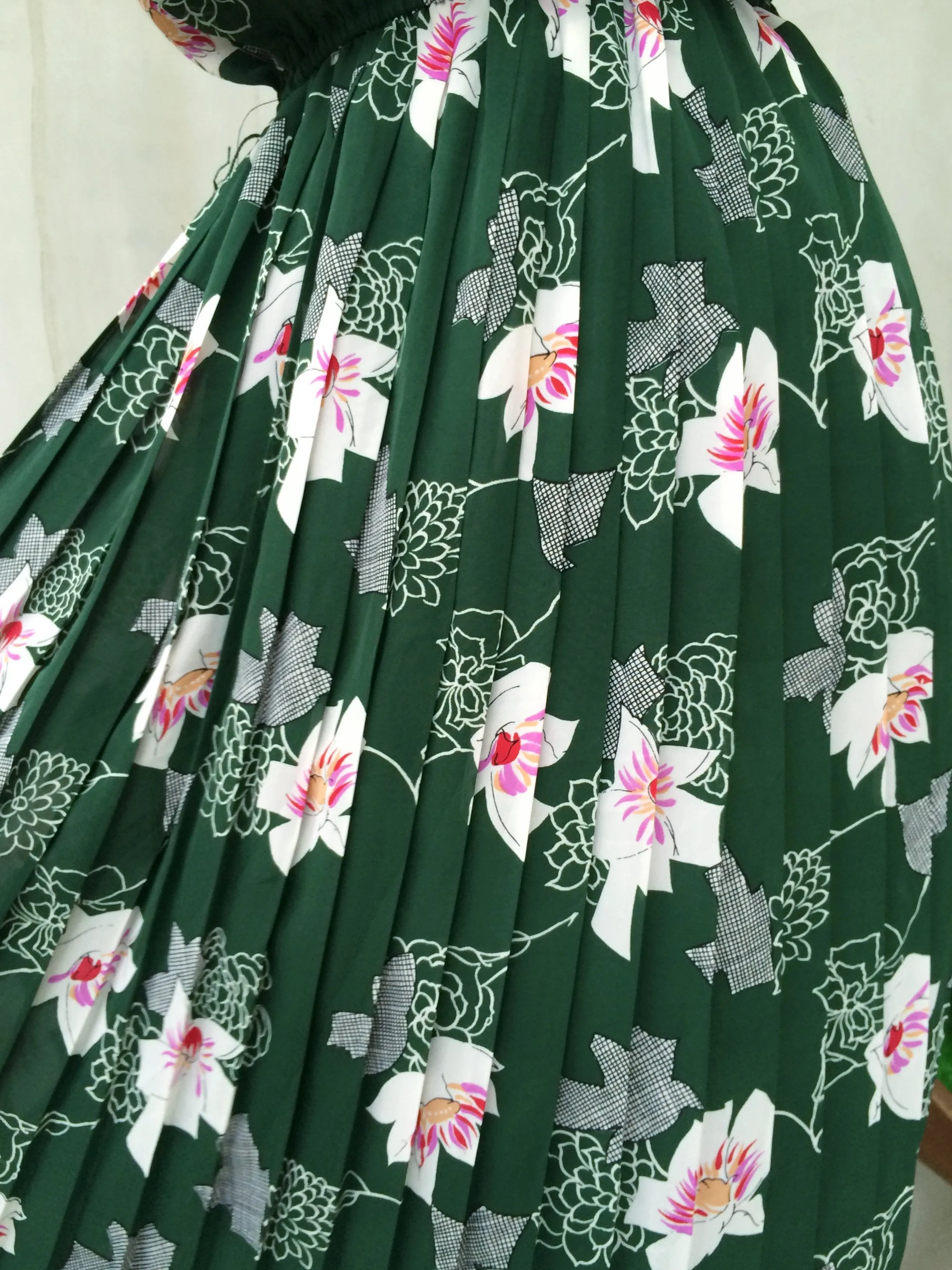 Miss Hardy | Orchid flower geometric print Vintage 1970s pleated Day dress