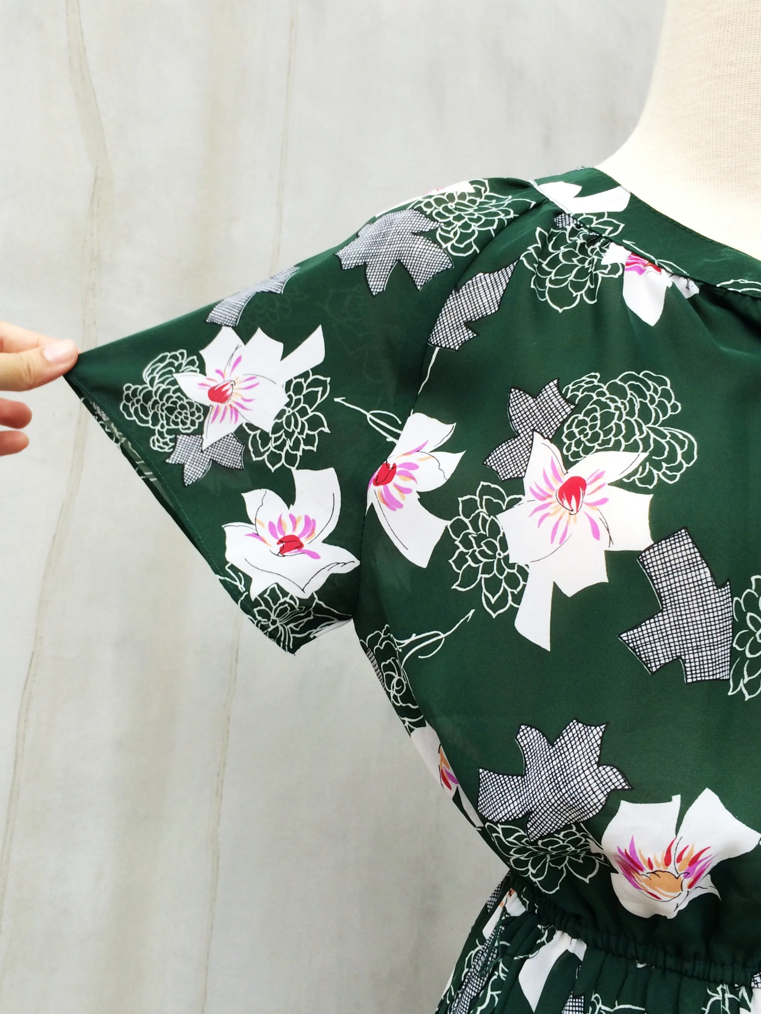 Miss Hardy | Orchid flower geometric print Vintage 1970s pleated Day dress
