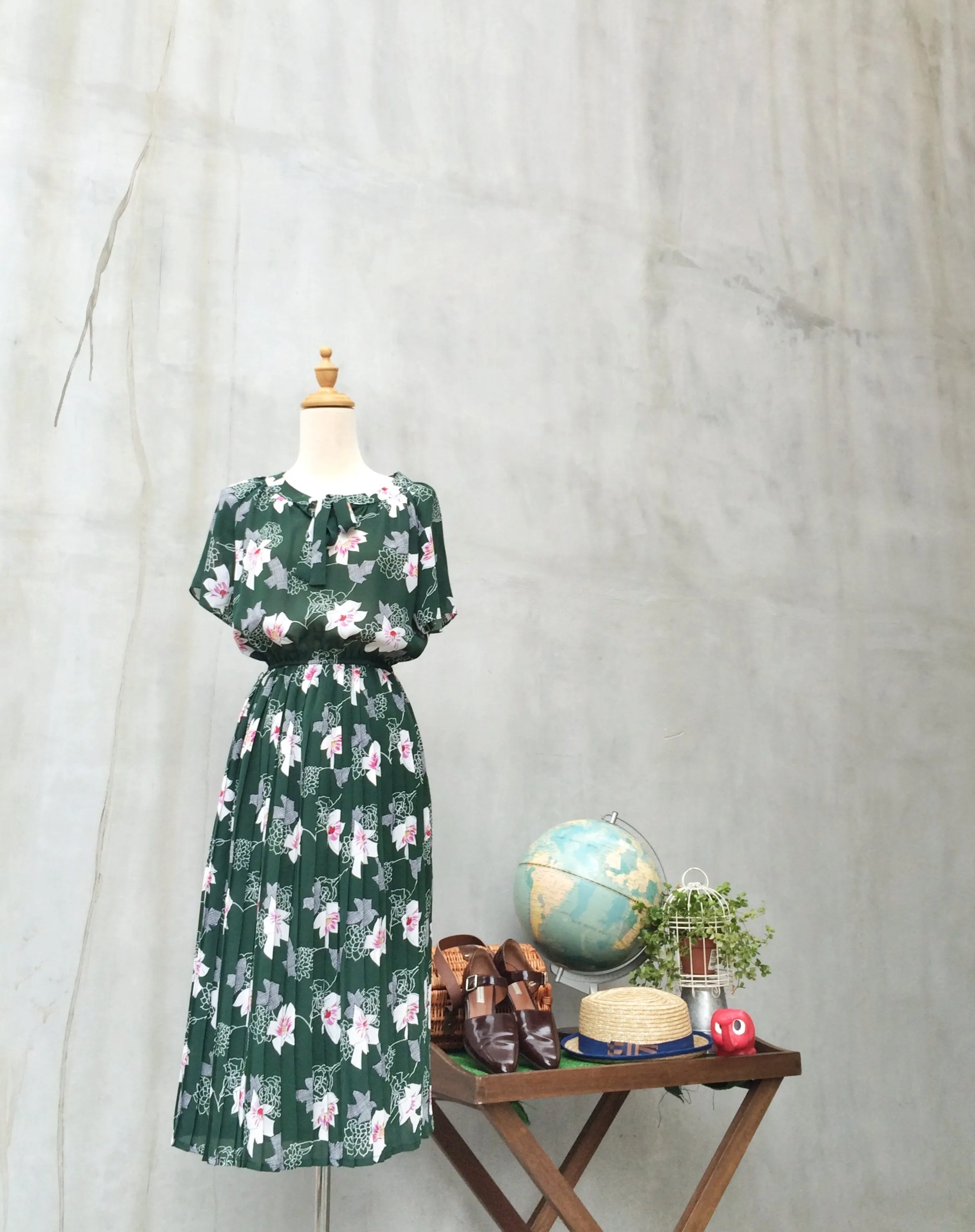 Miss Hardy | Orchid flower geometric print Vintage 1970s pleated Day dress