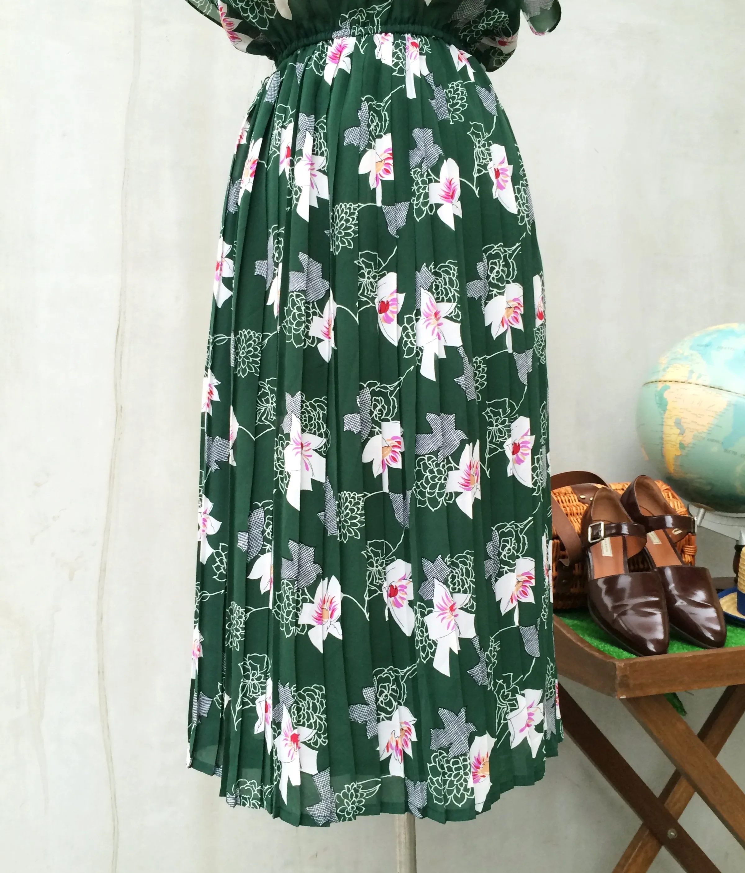 Miss Hardy | Orchid flower geometric print Vintage 1970s pleated Day dress