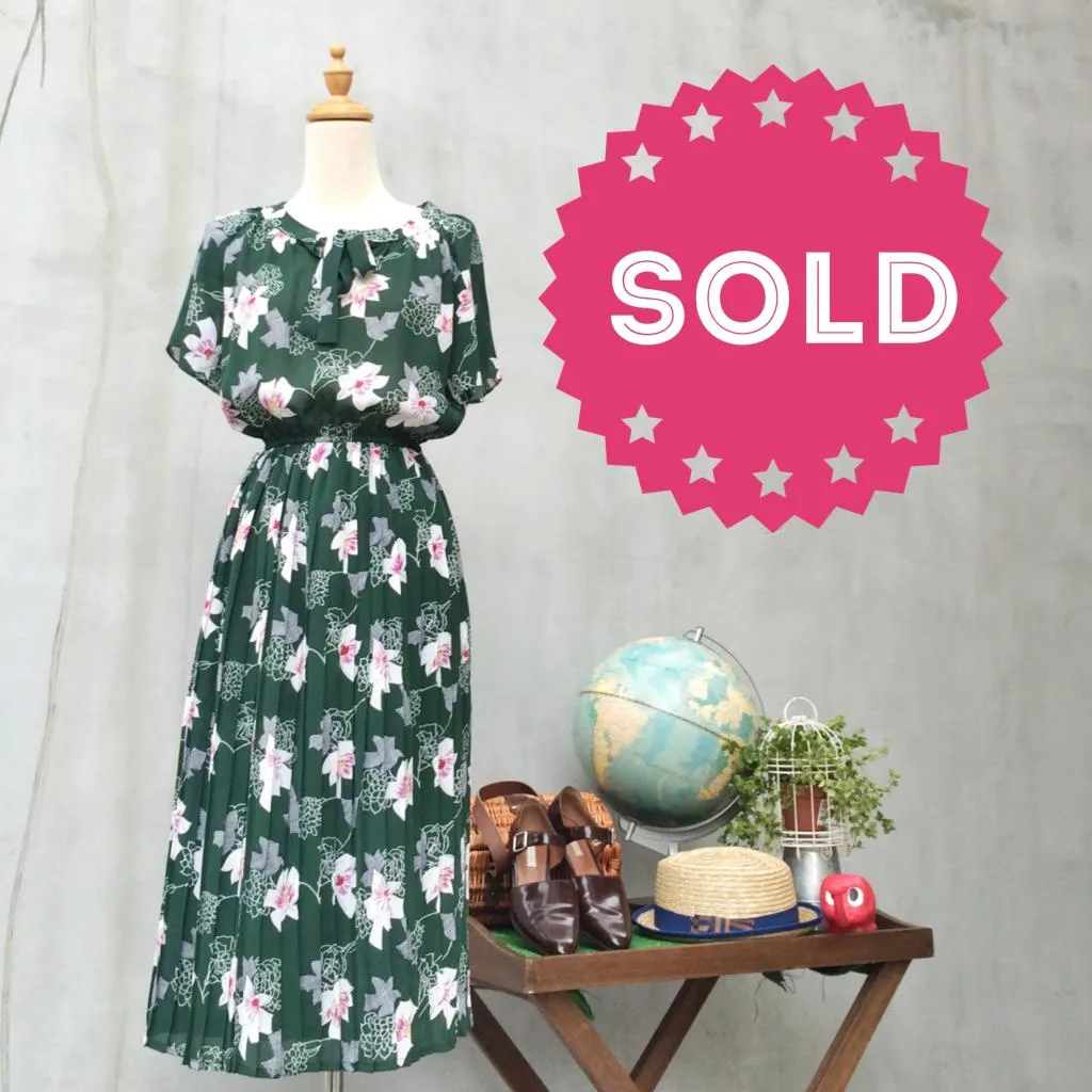 Miss Hardy | Orchid flower geometric print Vintage 1970s pleated Day dress